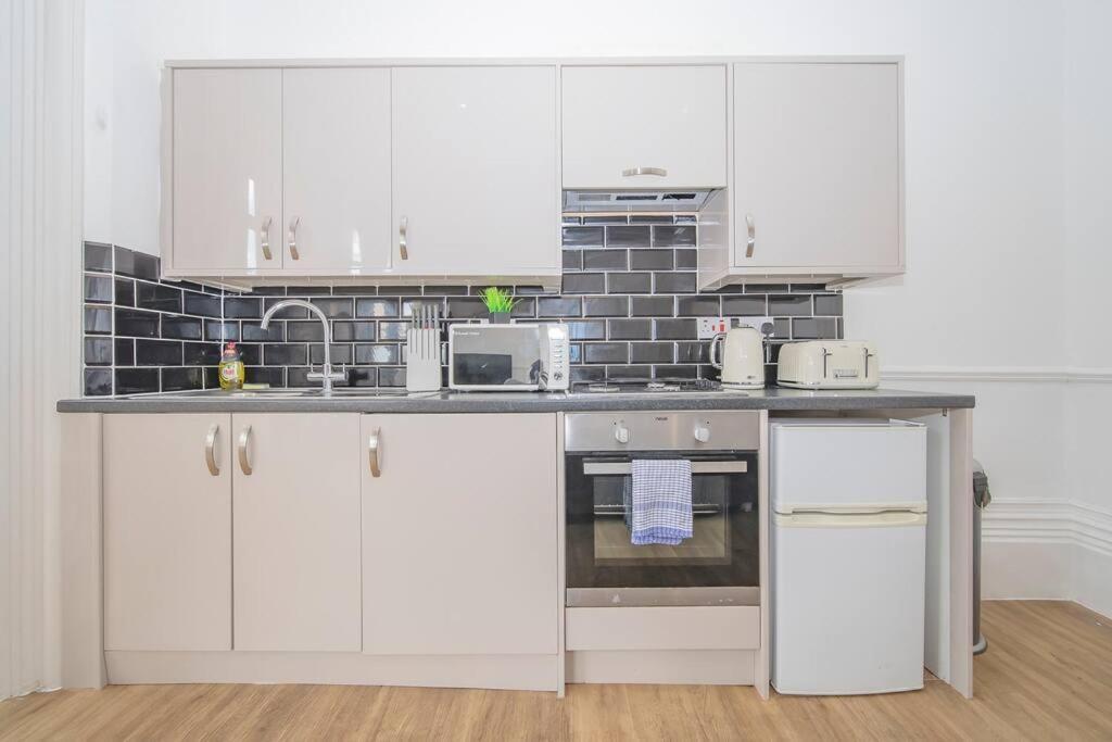 Flash Sales Offer - Any Week Day No Minimum Night Restrictions Central Hove 1 Bedroom Flat Bn38Bru02 Экстерьер фото